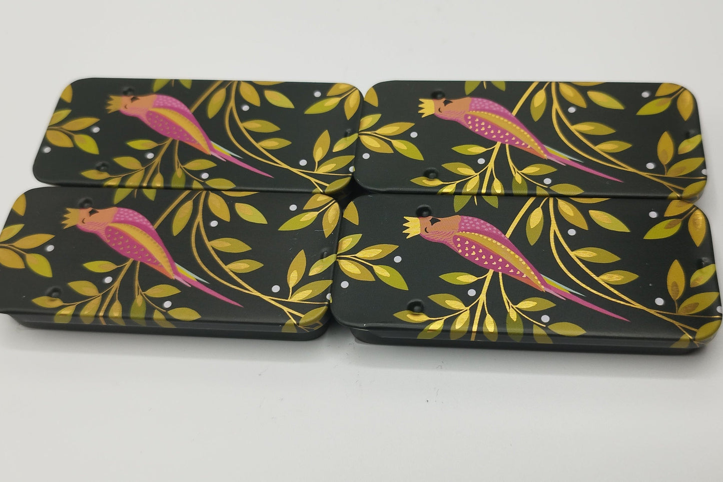 Magnetic Needle Tin Case Pink Parrot