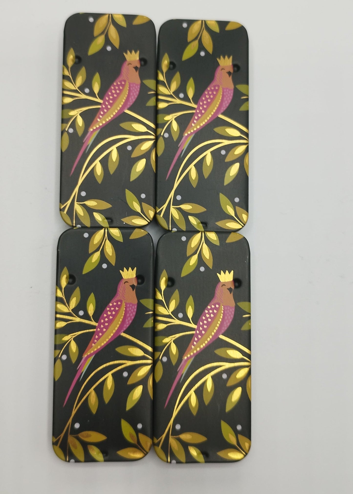 Magnetic Needle Tin Case Pink Parrot
