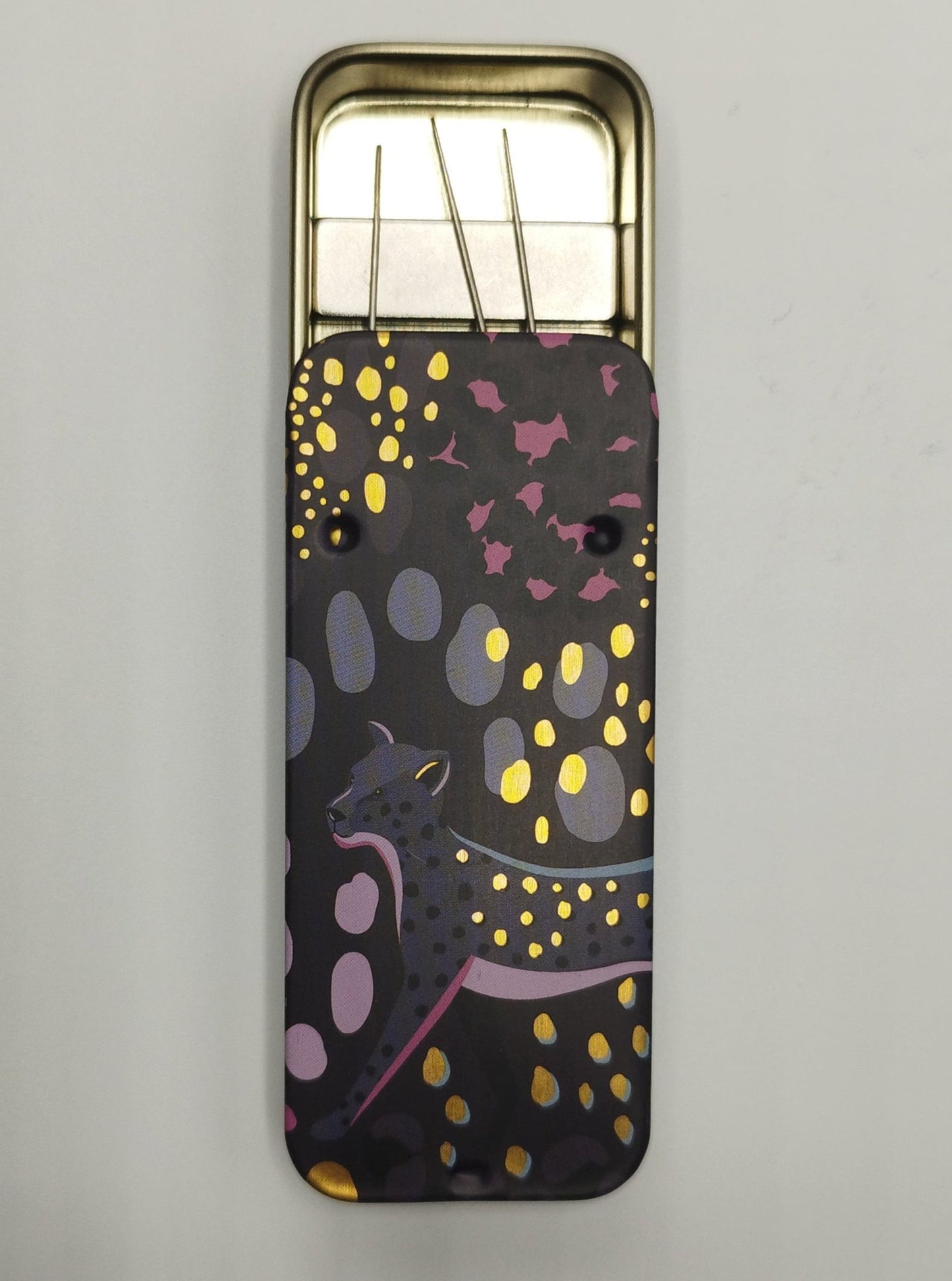 Magnetic Needle Tin Case Dark Leopard