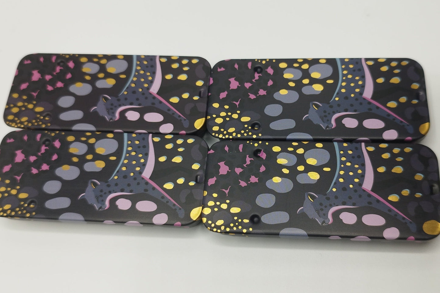 Magnetic Needle Tin Case Dark Leopard