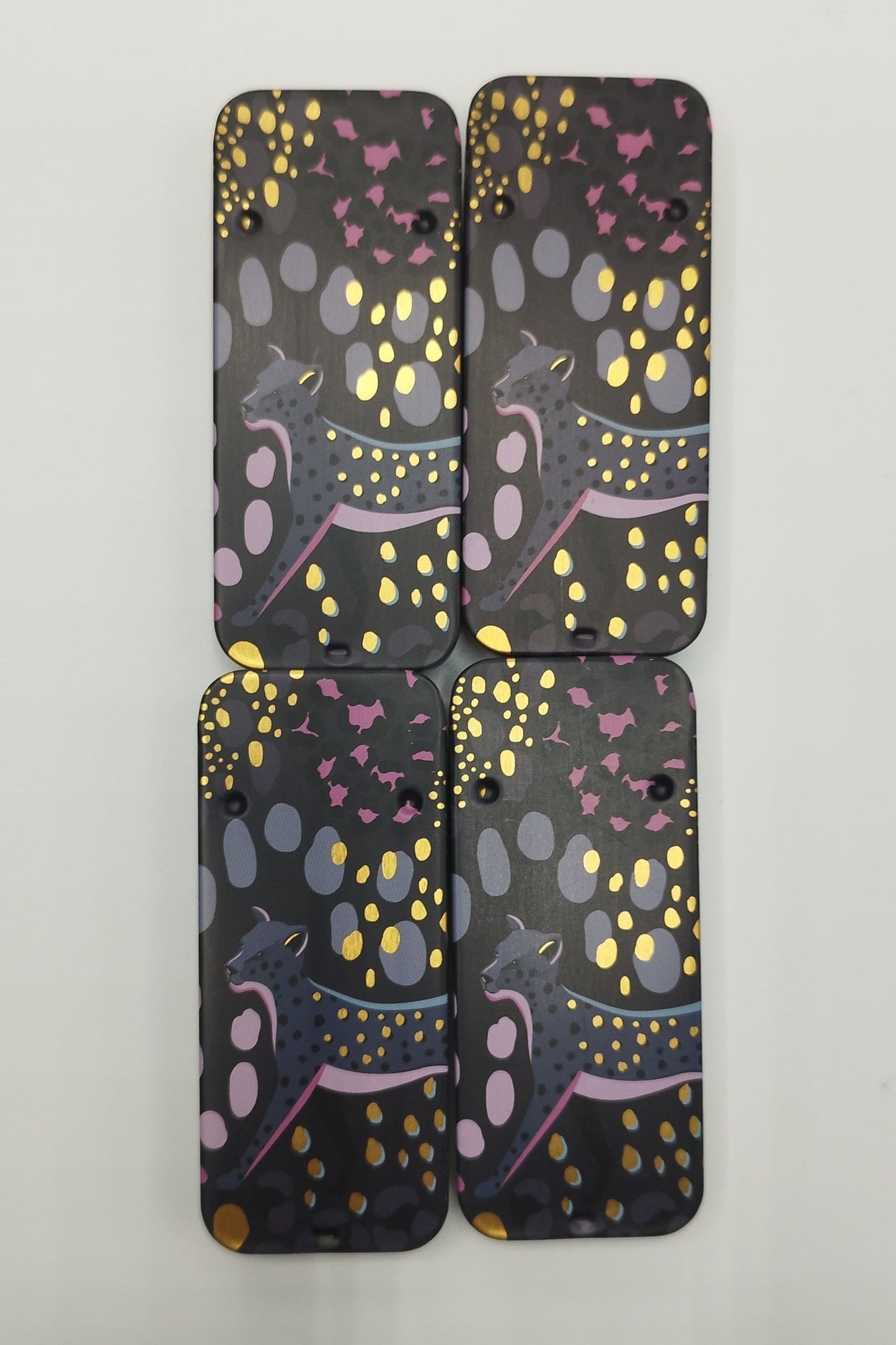 Magnetic Needle Tin Case Dark Leopard