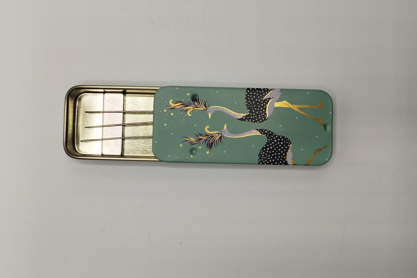 Magnetic Needle Tin Case Green Ostriches