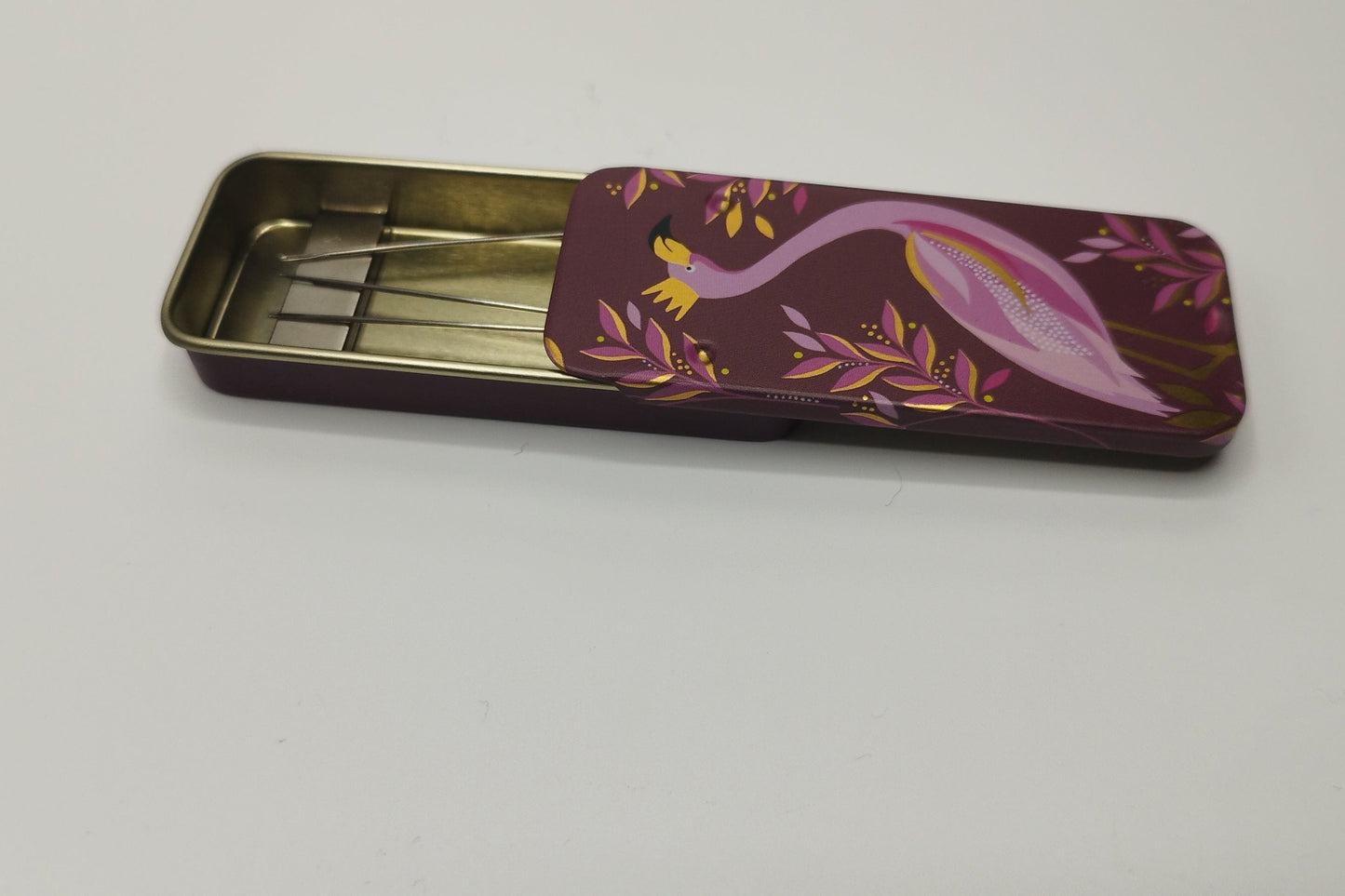 Magnetic Needle Tin Case Flamingo