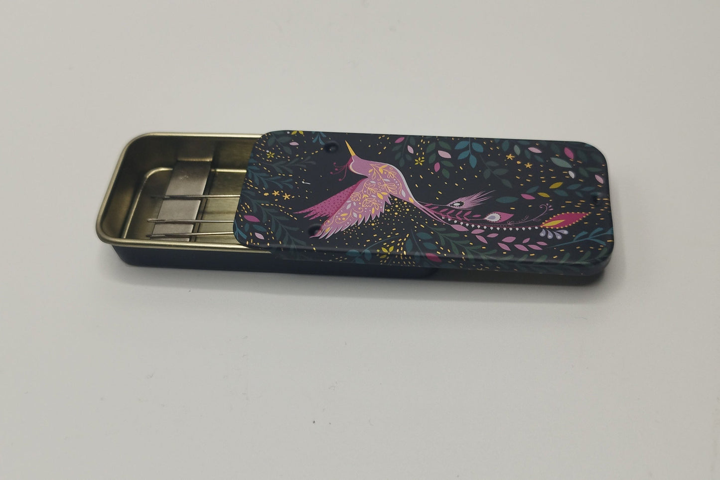 Magnetic Needle Tin Case Hummingbird