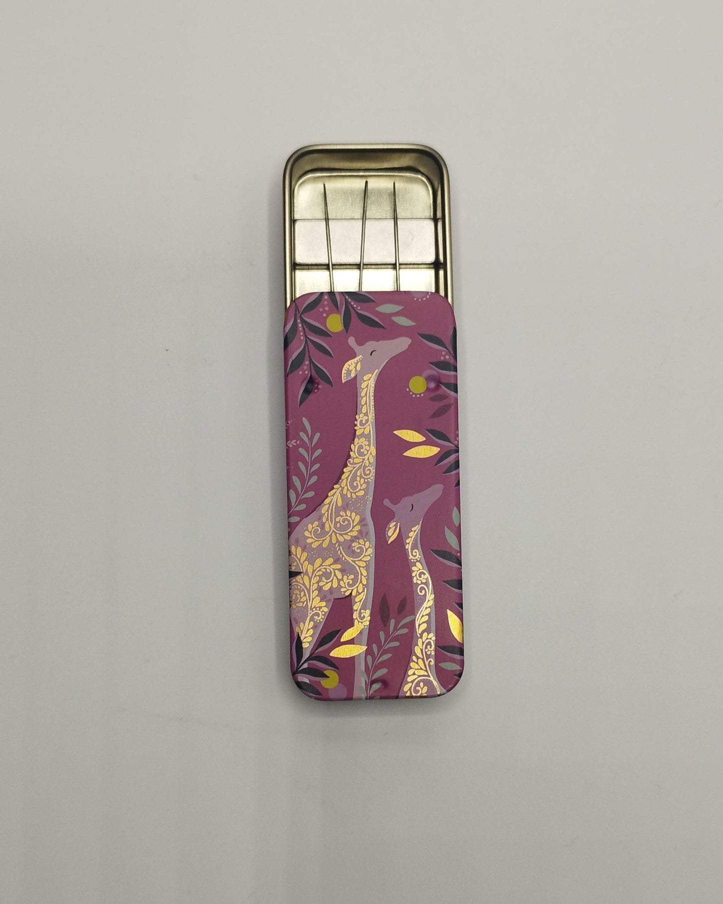 Magnetic Needle Tin Case Pink Giraffe