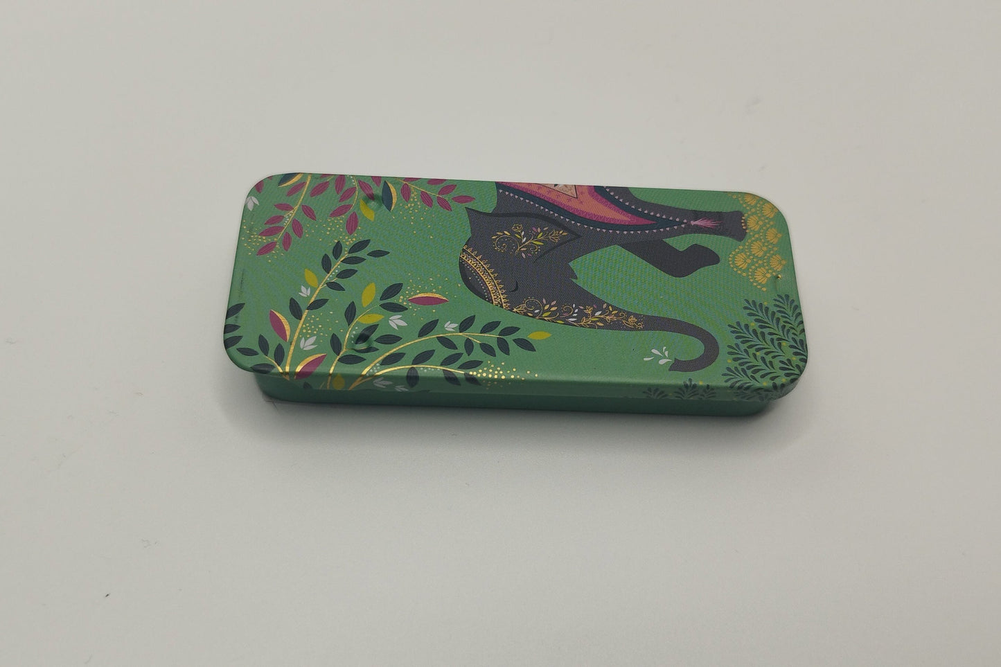 Magnetic Needle Tin Case Elephant