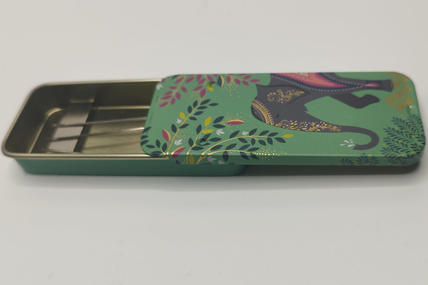 Magnetic Needle Tin Case Elephant
