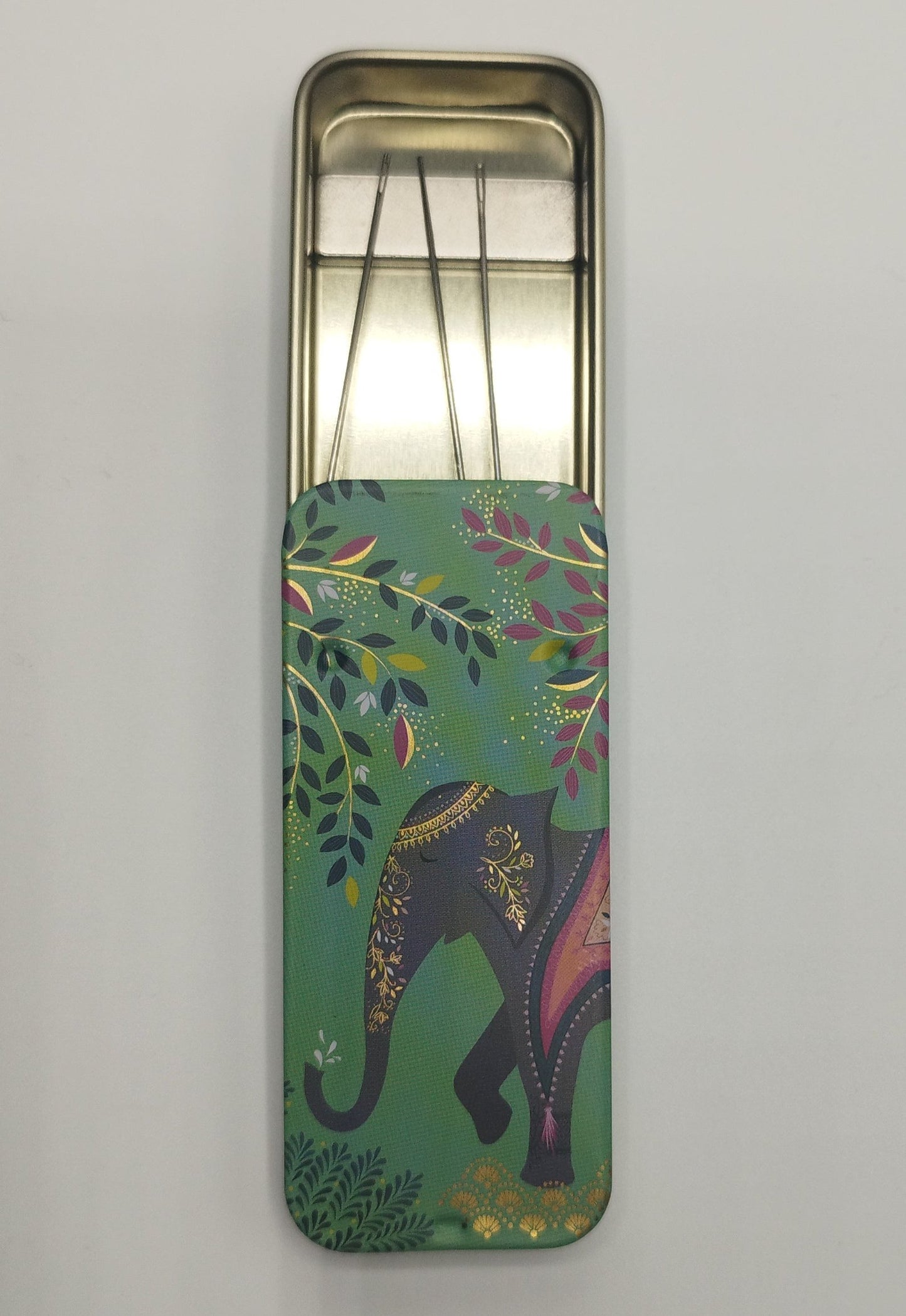 Magnetic Needle Tin Case Elephant