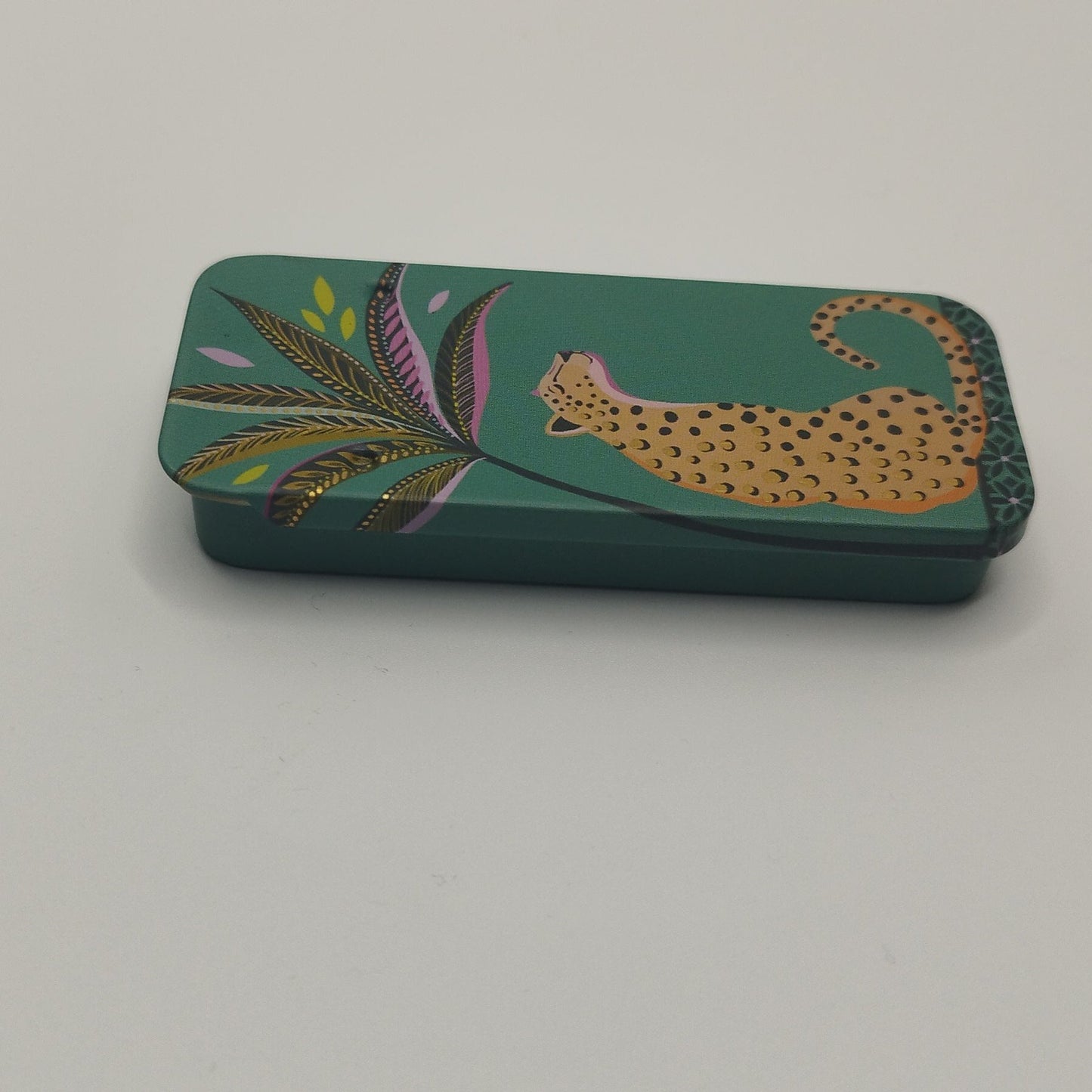 Magnetic Needle Tin Case Green Leopard