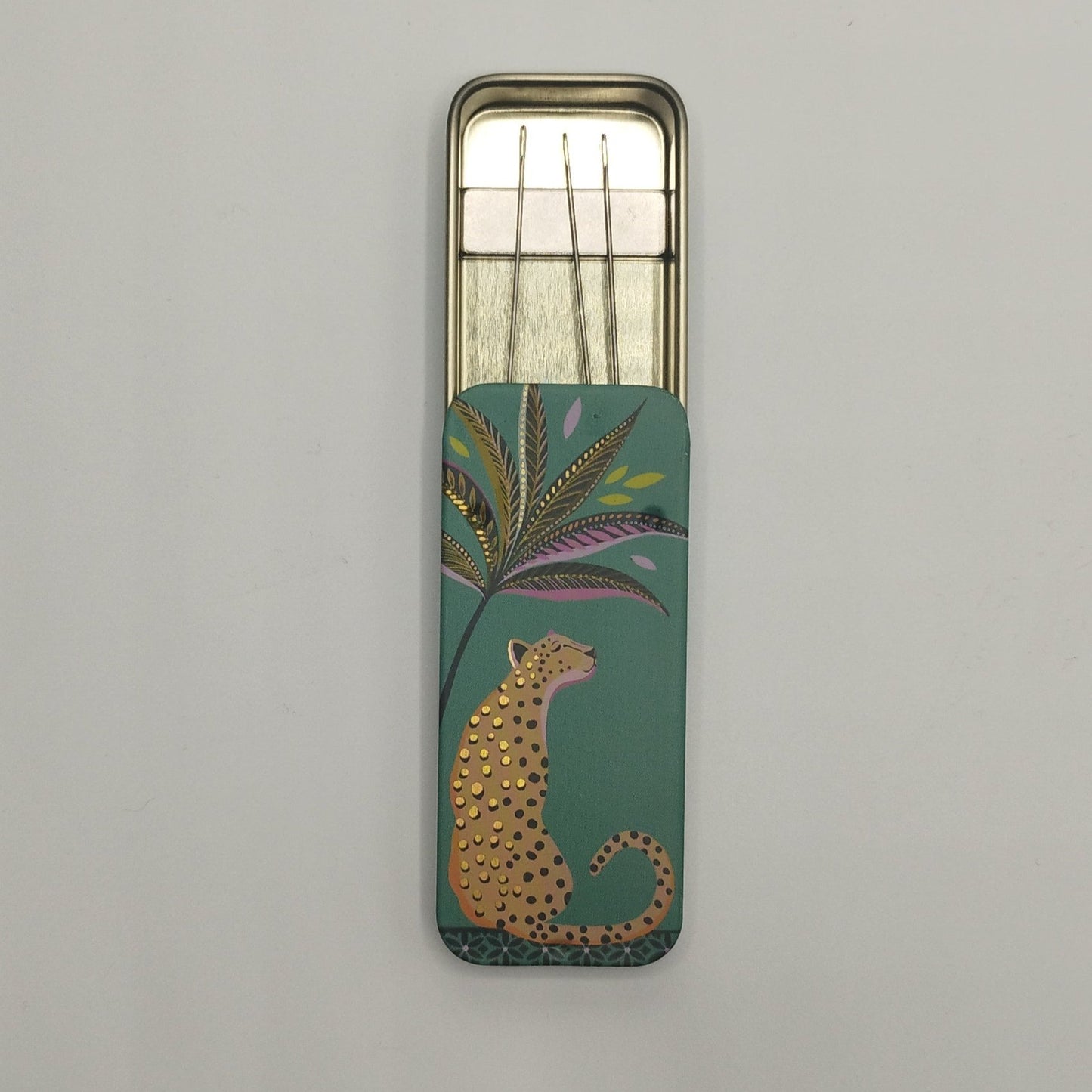 Magnetic Needle Tin Case Green Leopard