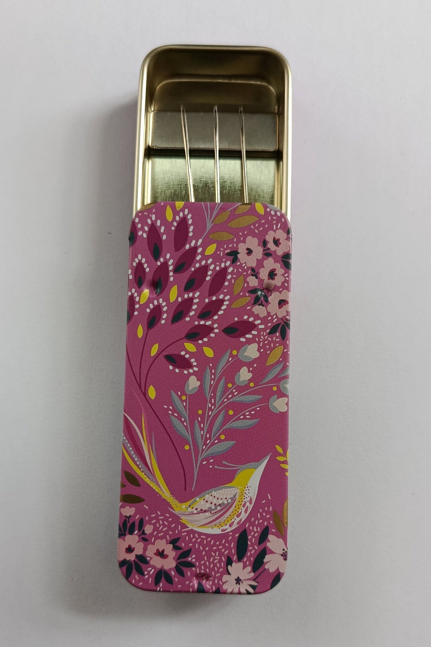 Magnetic Needle Tin Case Pink Bird