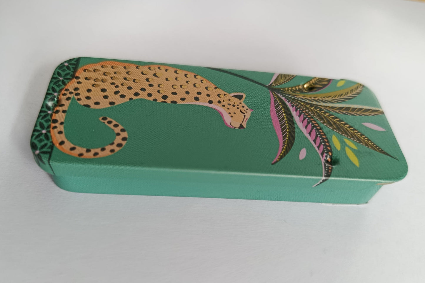 Magnetic Needle Tin Case Green Leopard