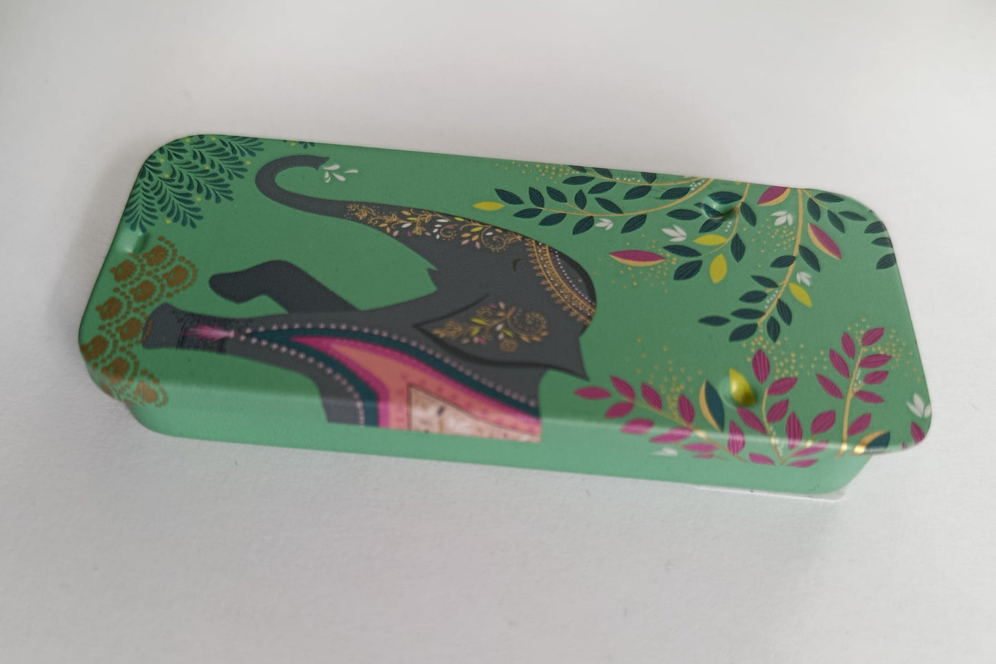 Magnetic Needle Tin Case Elephant