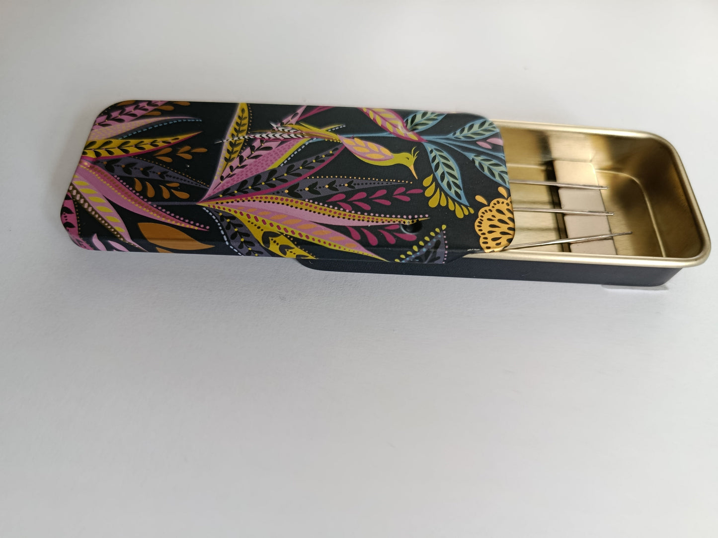 Magnetic Needle Tin Case Tiny Bird
