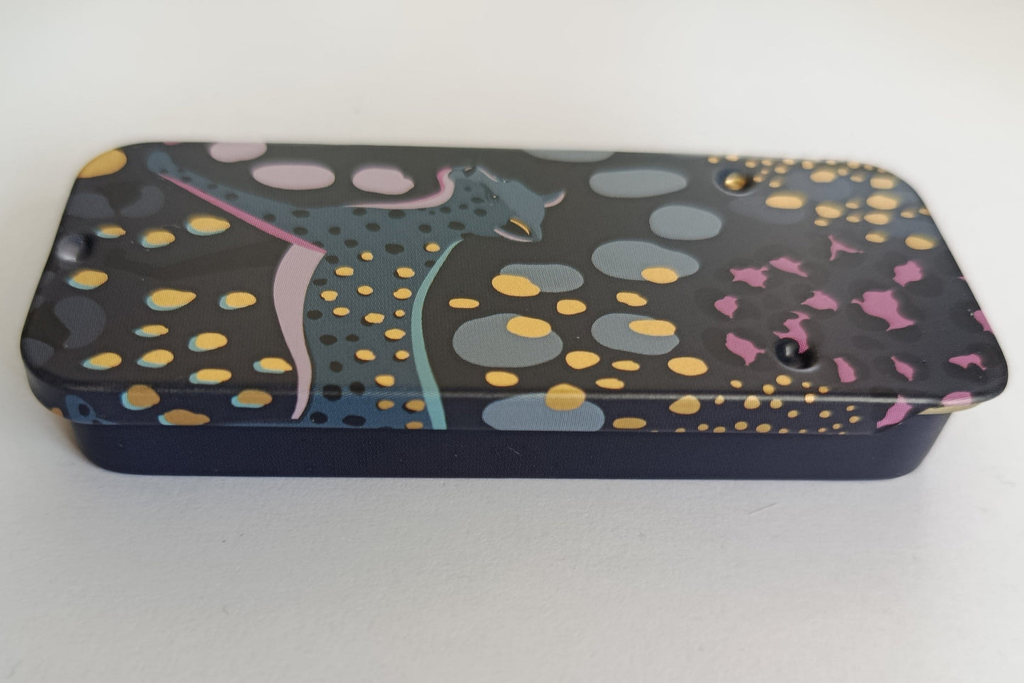 Magnetic Needle Tin Case Dark Leopard