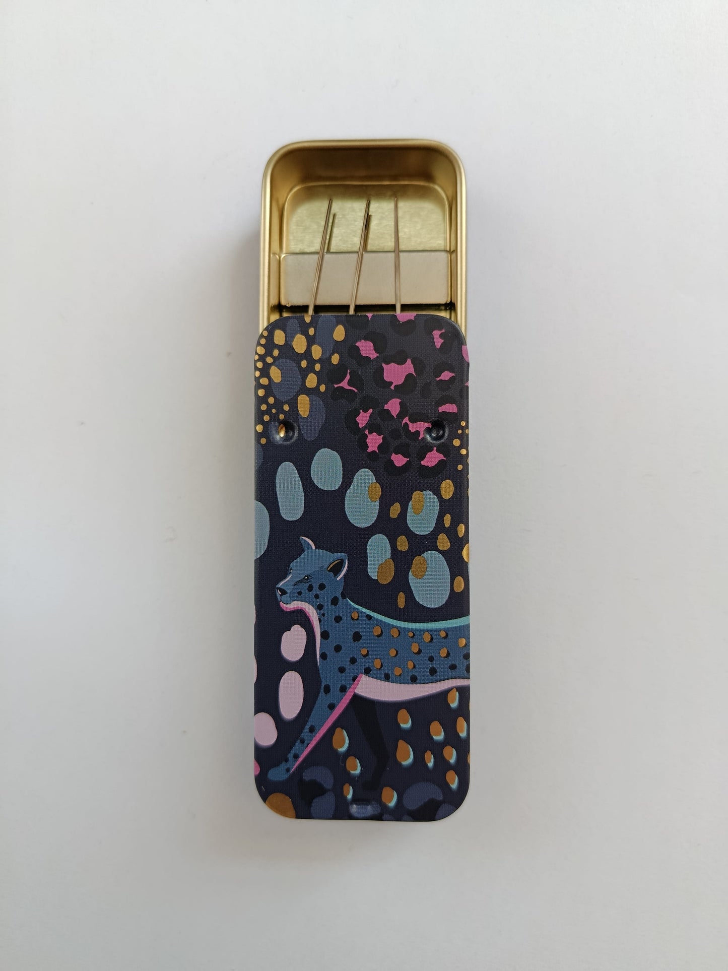 Magnetic Needle Tin Case Dark Leopard