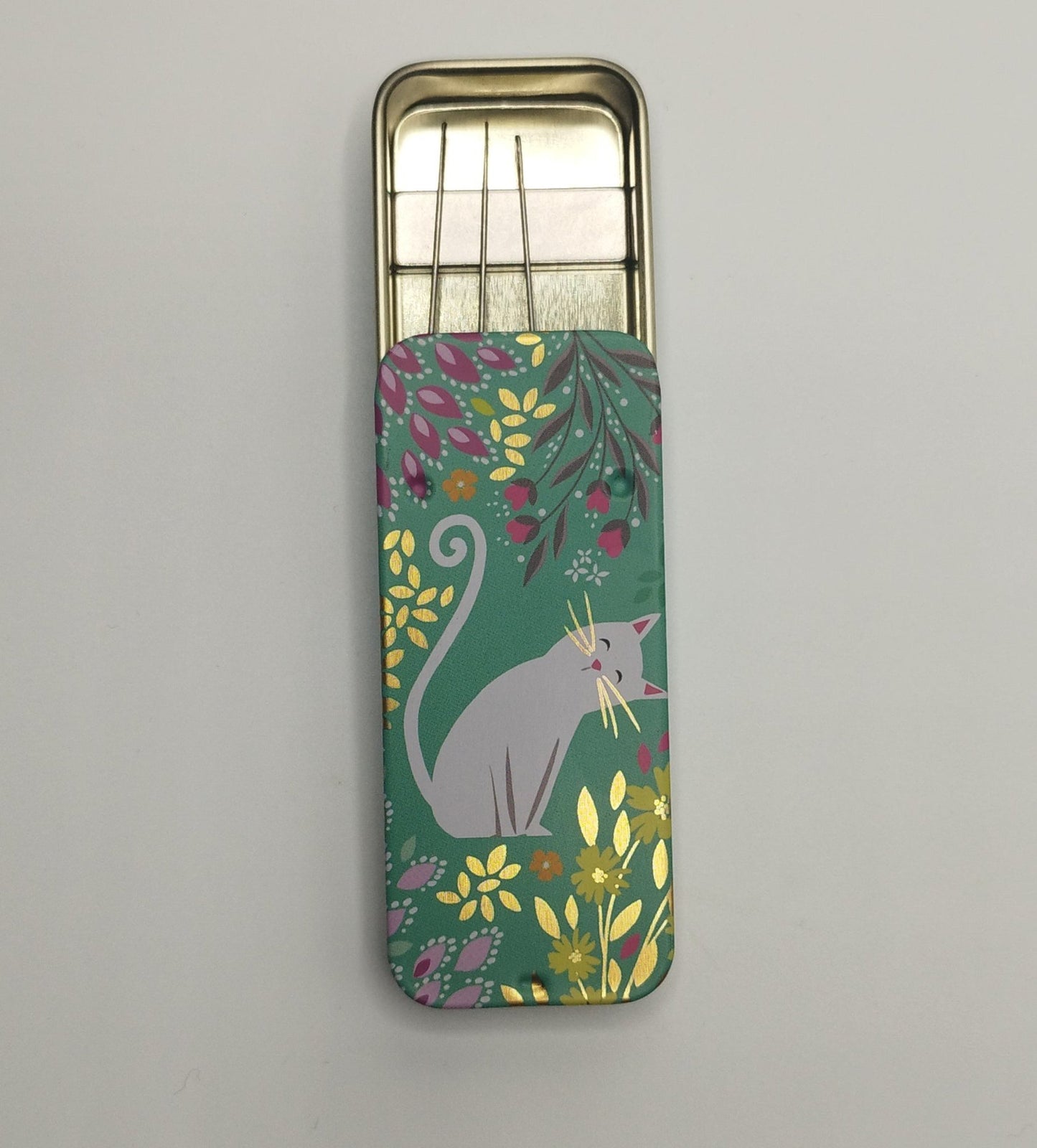 Magnetic Needle Tin Case Green Cat