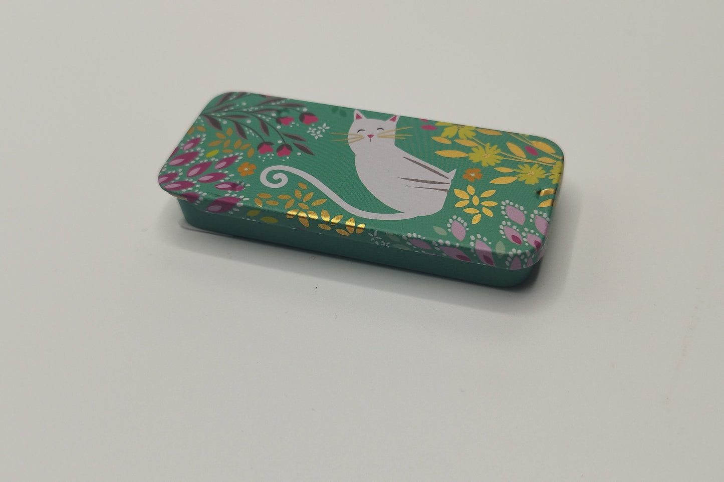 Magnetic Needle Tin Case Green Cat