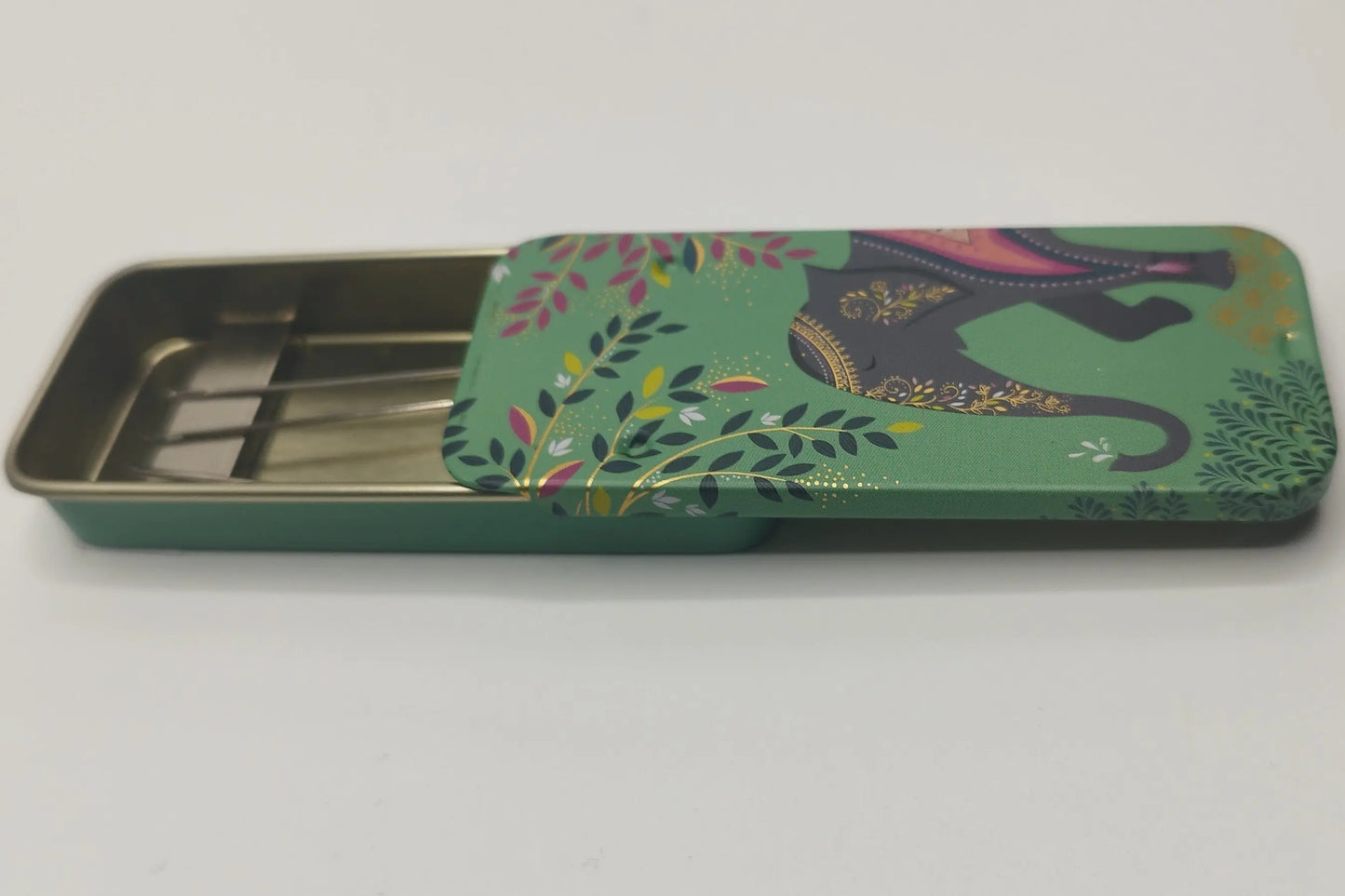 Magnetic Needle Tin Case Elephant