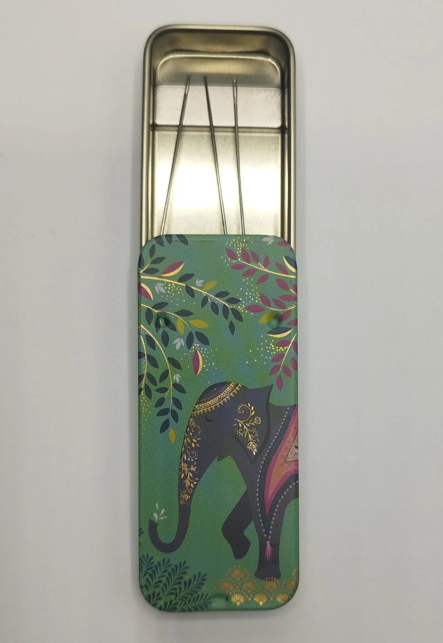 Magnetic Needle Tin Case Elephant