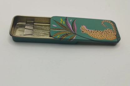 Magnetic Needle Tin Case Green Leopard