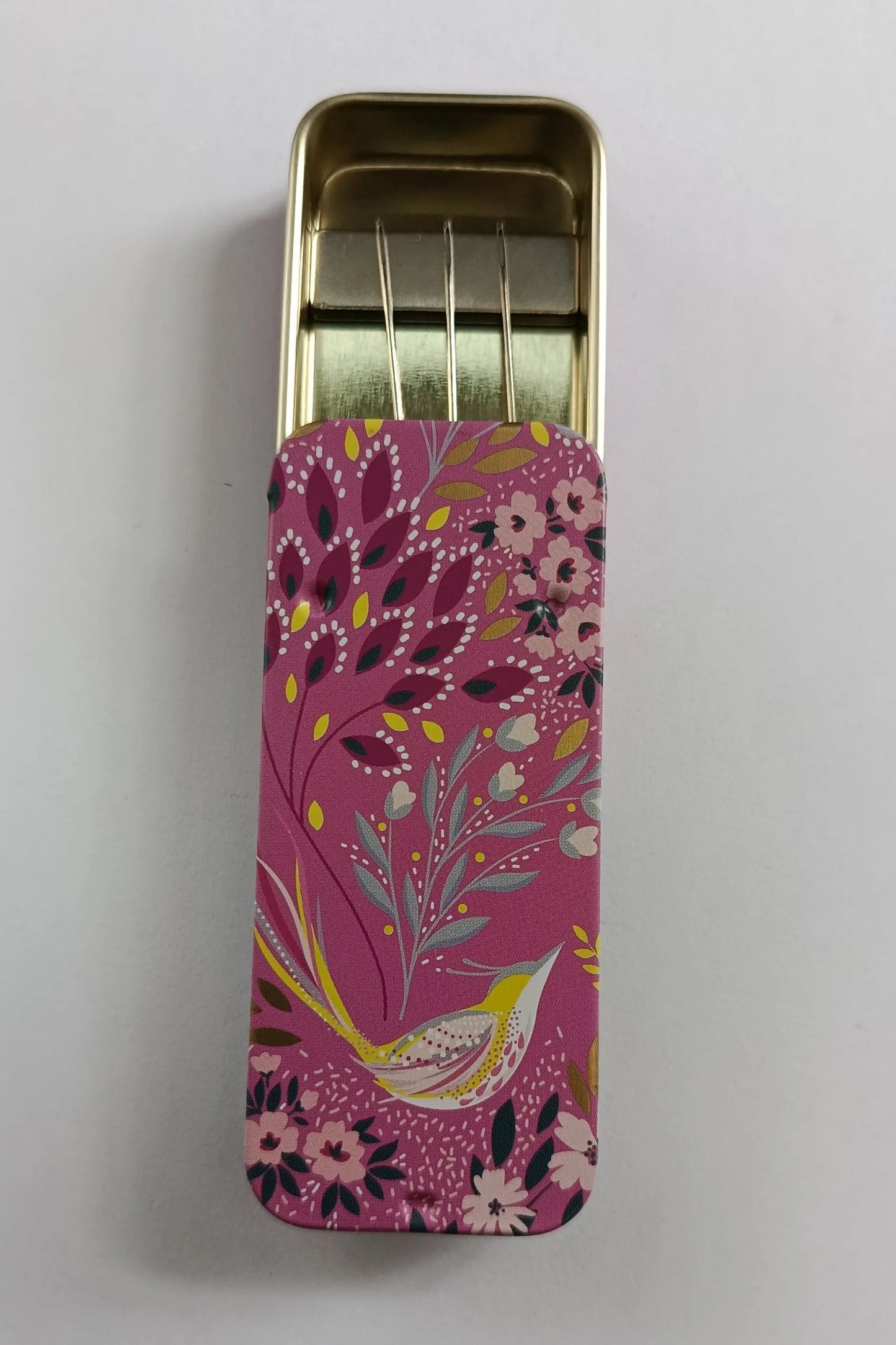 Magnetic Needle Tin Case Pink Bird