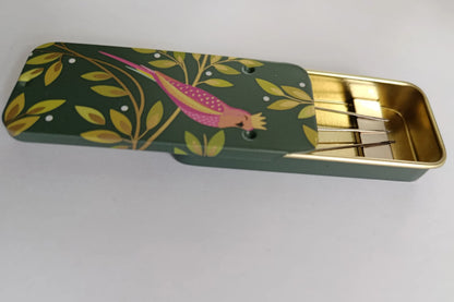 Magnetic Needle Tin Case Pink Parrot