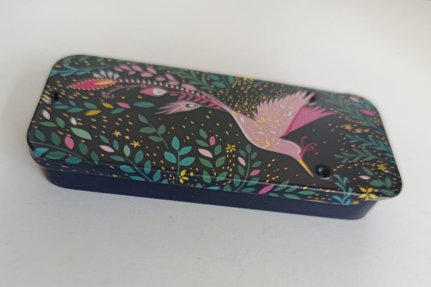 Magnetic Needle Tin Case Hummingbird