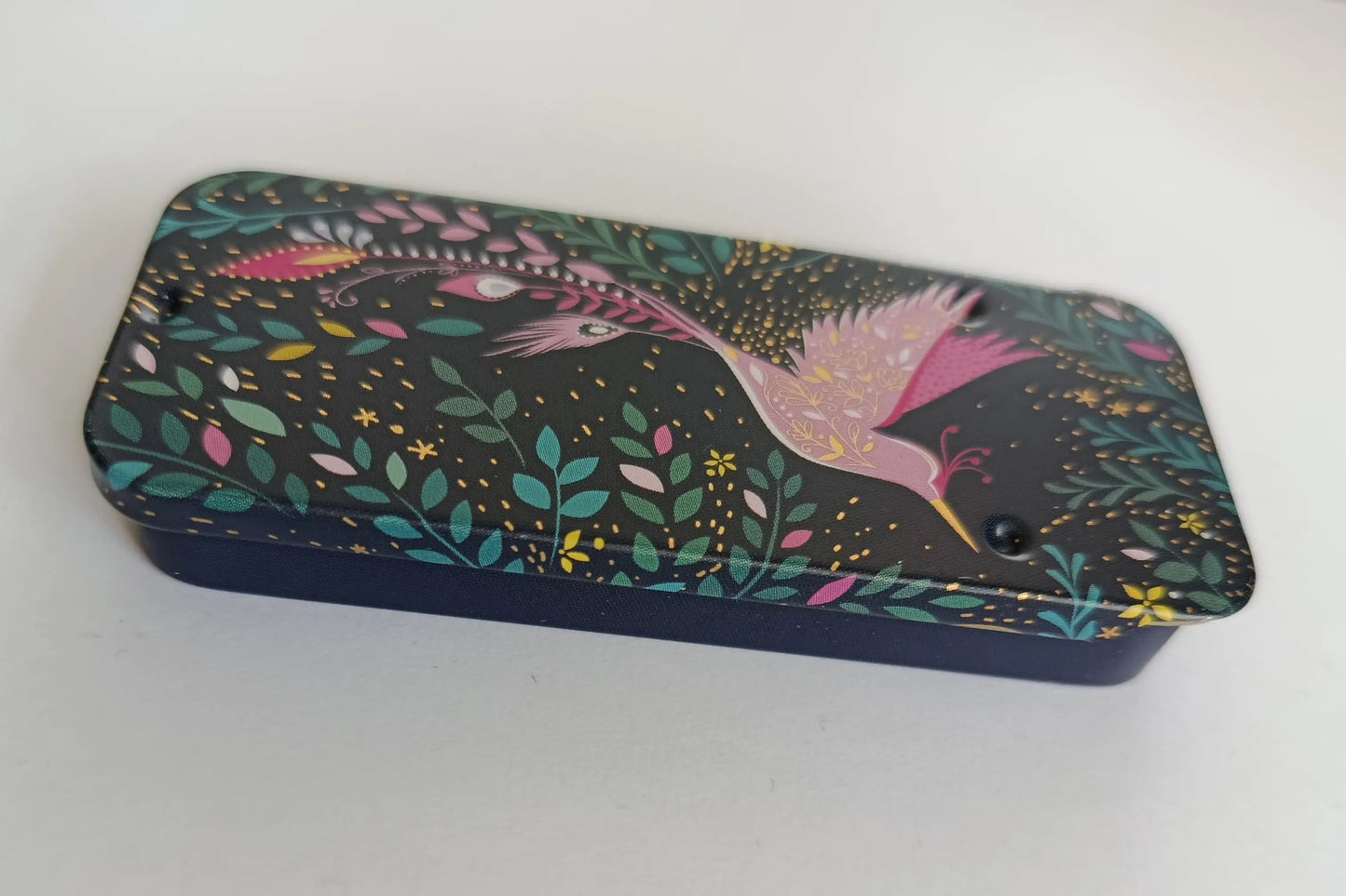 Magnetic Needle Tin Case Hummingbird