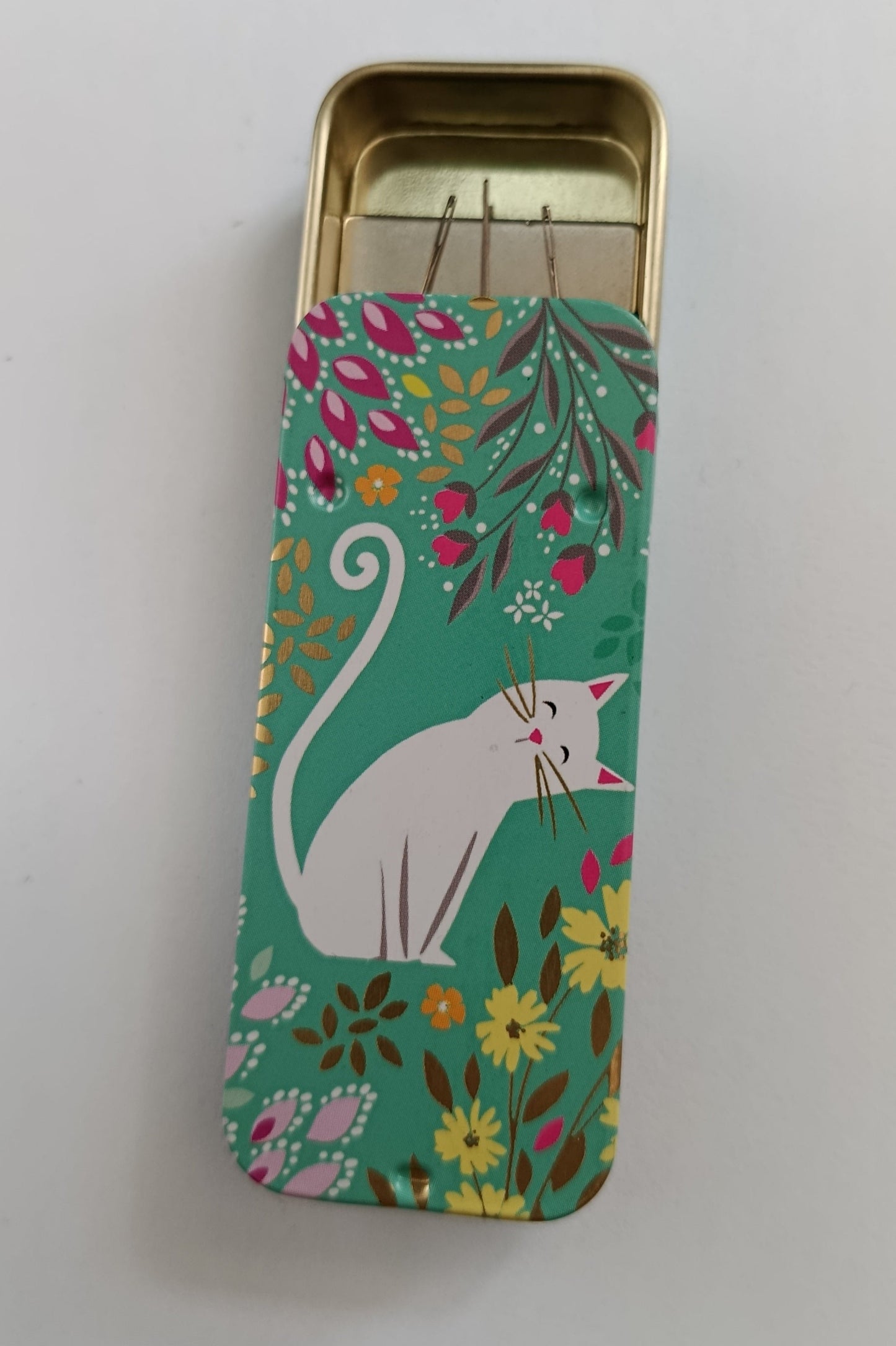 Magnetic Needle Tin Case Green Cat