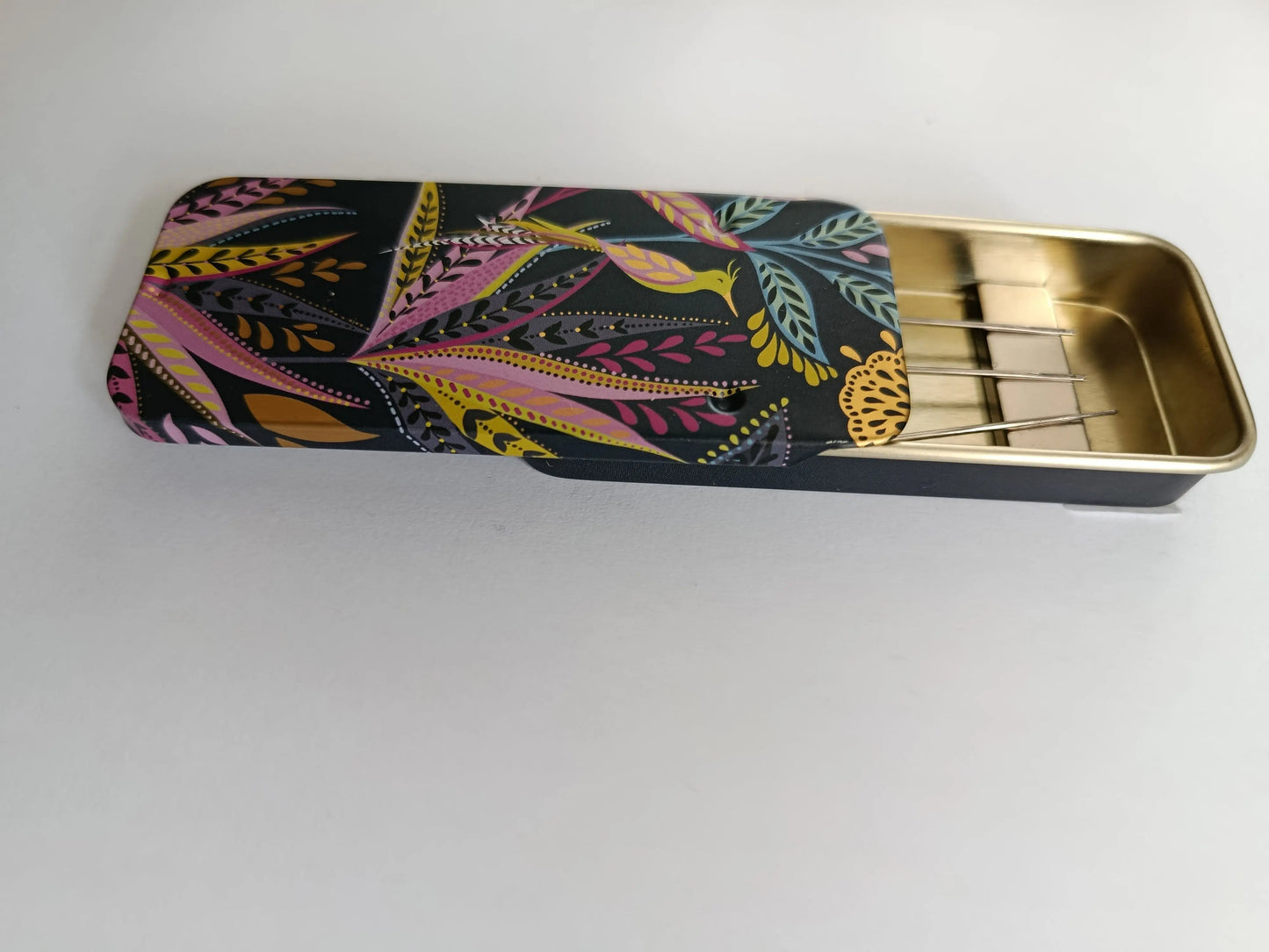 Magnetic Needle Tin Case Tiny Bird