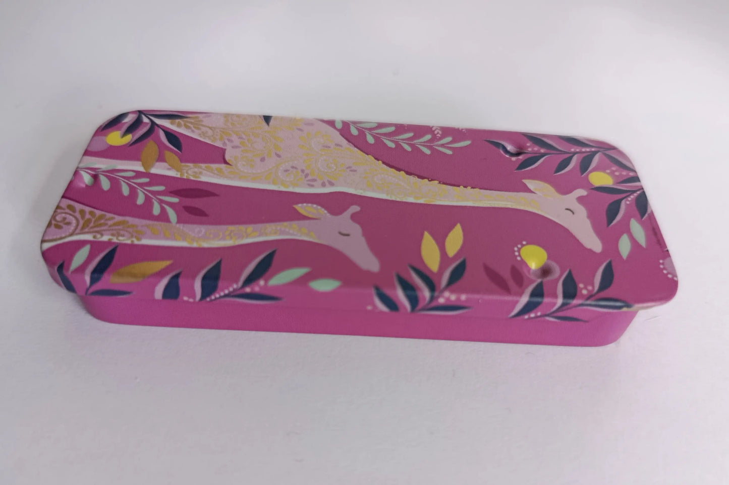 Magnetic Needle Tin Case Pink Giraffe
